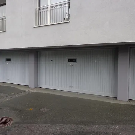 Face アパート ダヴォス・プラッツ