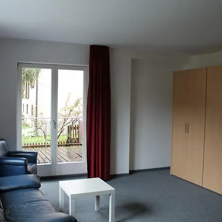 Face アパート ダヴォス・プラッツ