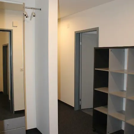 Face アパート ダヴォス・プラッツ