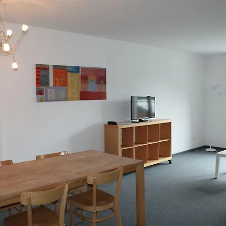 Face アパート ダヴォス・プラッツ